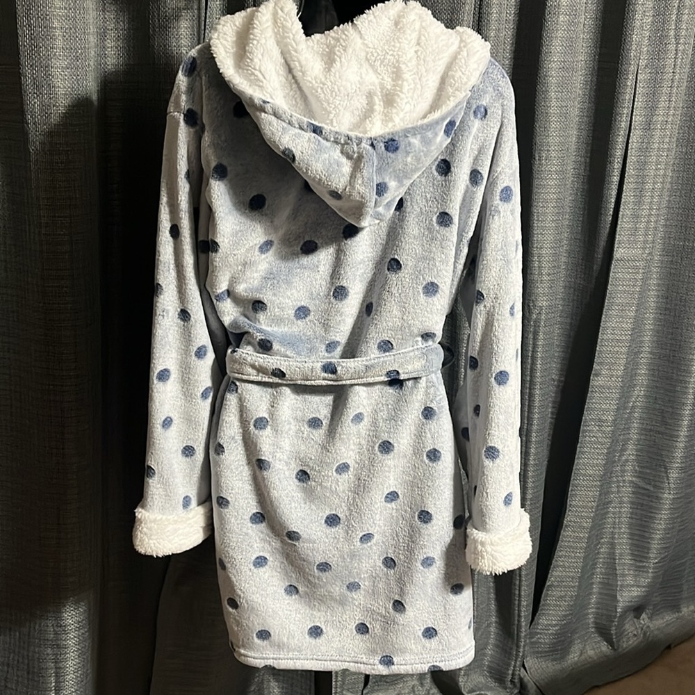 NWOT Women’s Robe - Picture 4 of 6